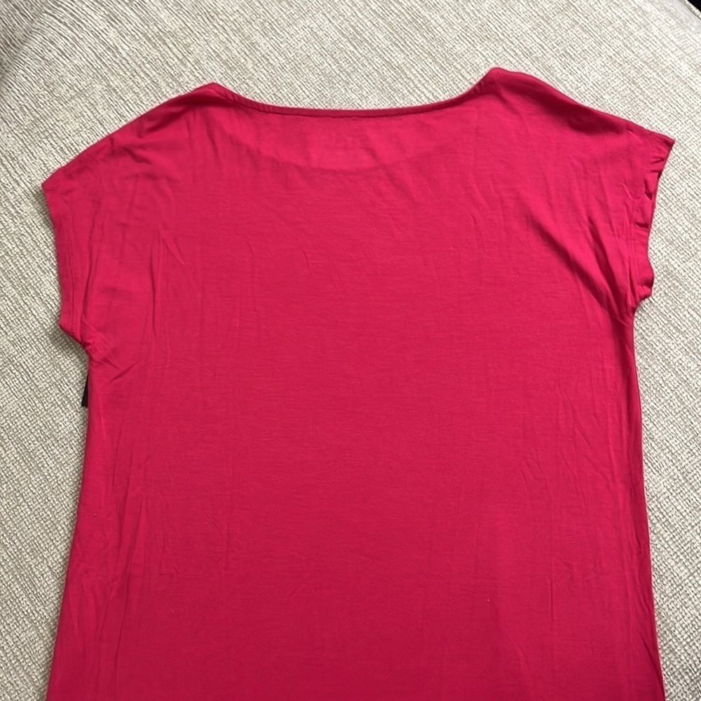 ⭐️ NWT- Tahari pink t-shirt- size small - Picture 7 of 7